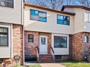 6 Wood Acres Dr, North Brunswick, NJ
