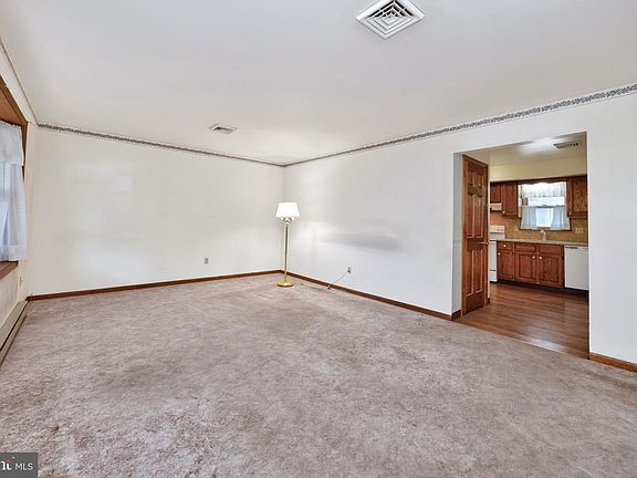 3rd image of 10 Fulton Ave
