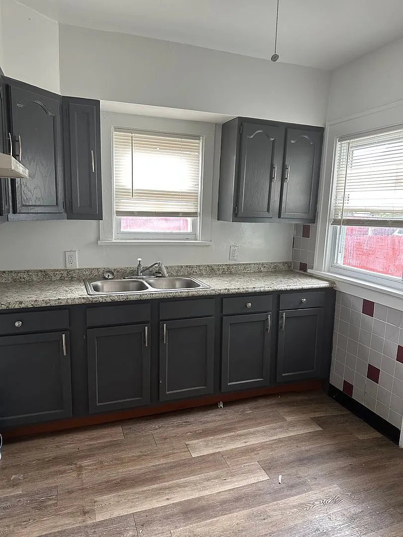3bd Single Cash Pay/Section 8 — Photo 3