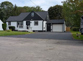 11 Wellington Rd, North Syracuse, NY 13212