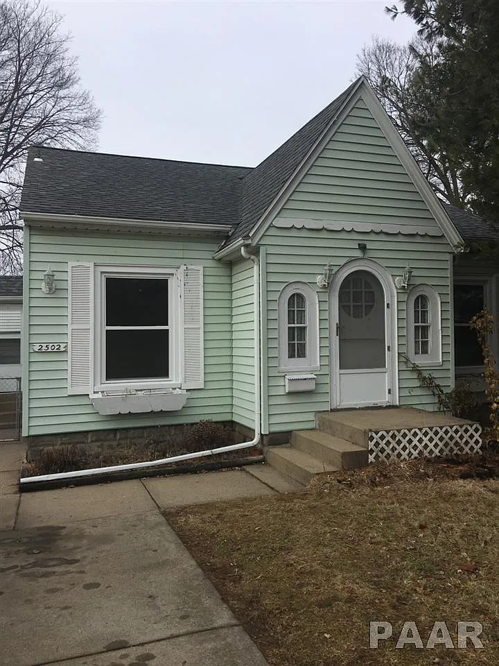 2502 Court St photo 1