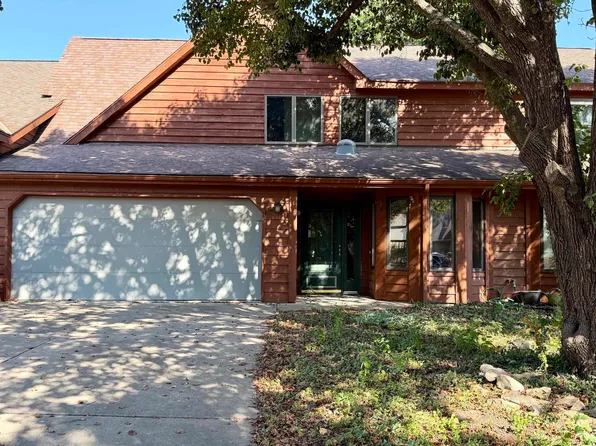 211 Summertree Ln, Lawrence, KS 66049