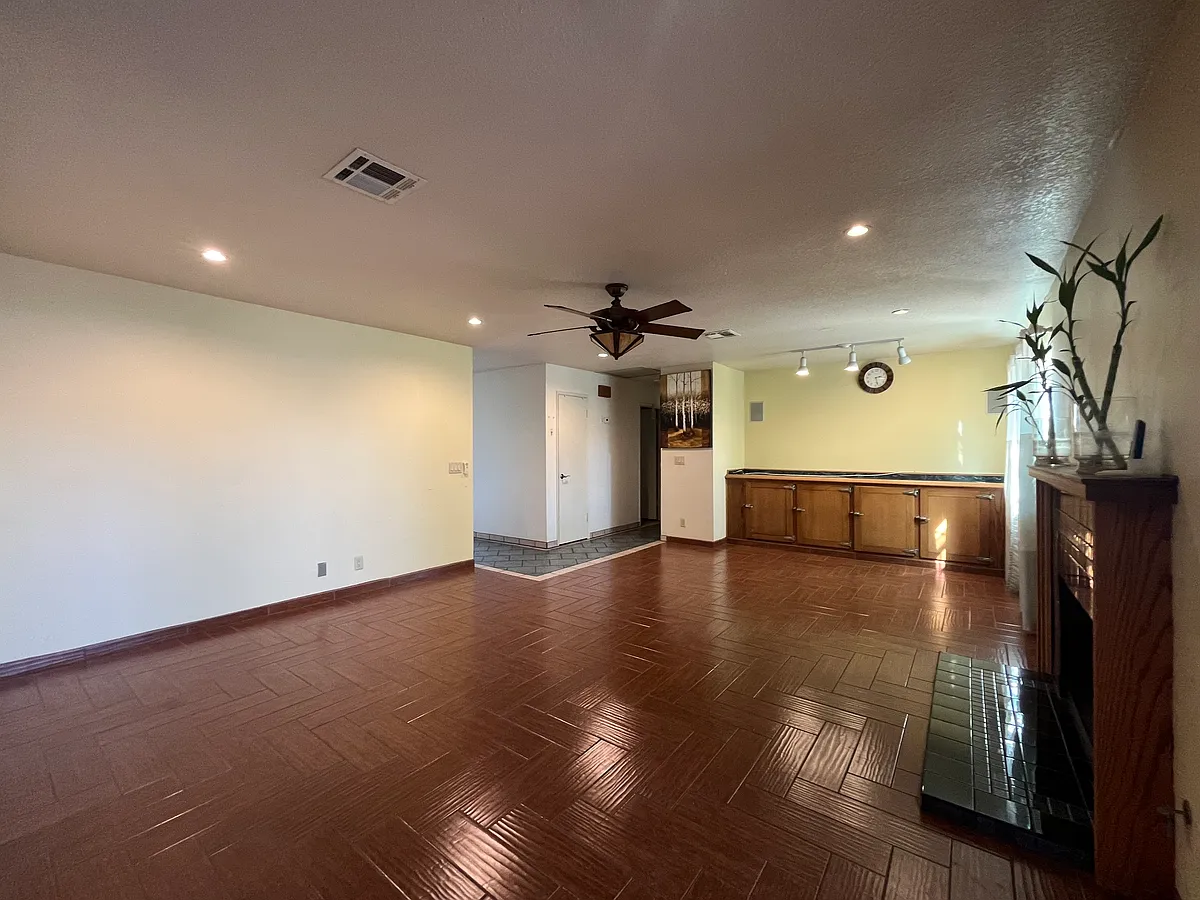 Building Photo - 9571 Yew St