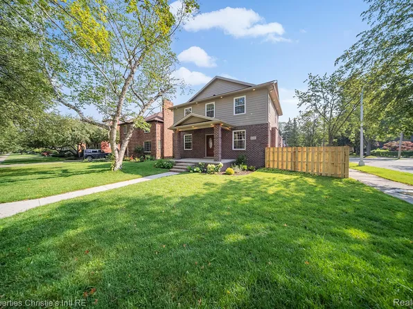 820 University Pl, Grosse Pointe, MI 48230