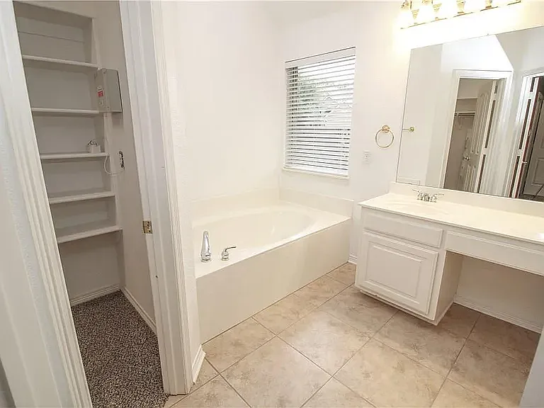 11902 Cobblestone Dr — Photo 5