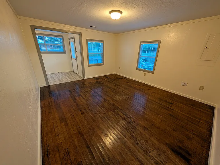 1318 W Huntsville Ave — Photo 10