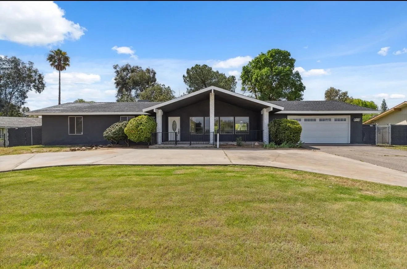 36080 Montrose Pl — Photo 1