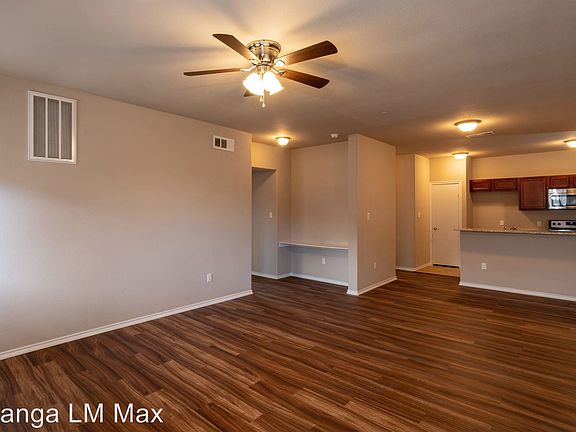 5th image of 504 E Hazelwood St Unit A