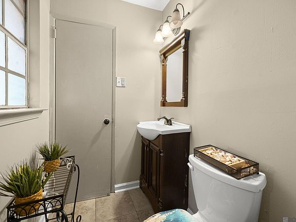 4th image of 3045 Courtland Cir