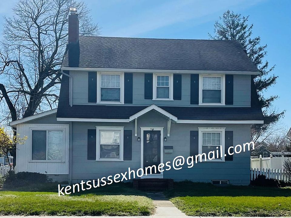 Front of house facing SE 2nd St.