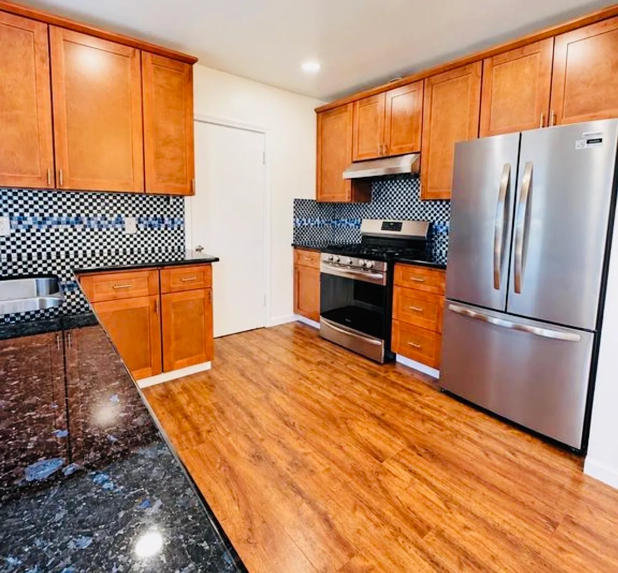2 bed, 895 sqft, $3,000 — Photo 4