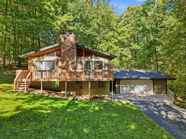 11962 Trail Creek Dr, Stanwood, MI 49346