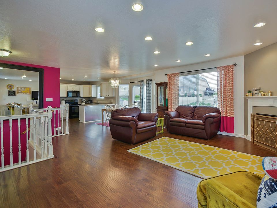 2nd image of 2122 N Millet Pl