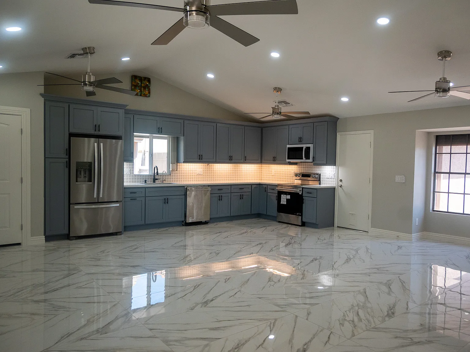 3 bed, 1229 sqft, $2,000 — Photo 4