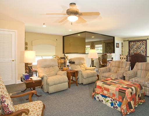 4th image of 2074 N Suzanne Cir