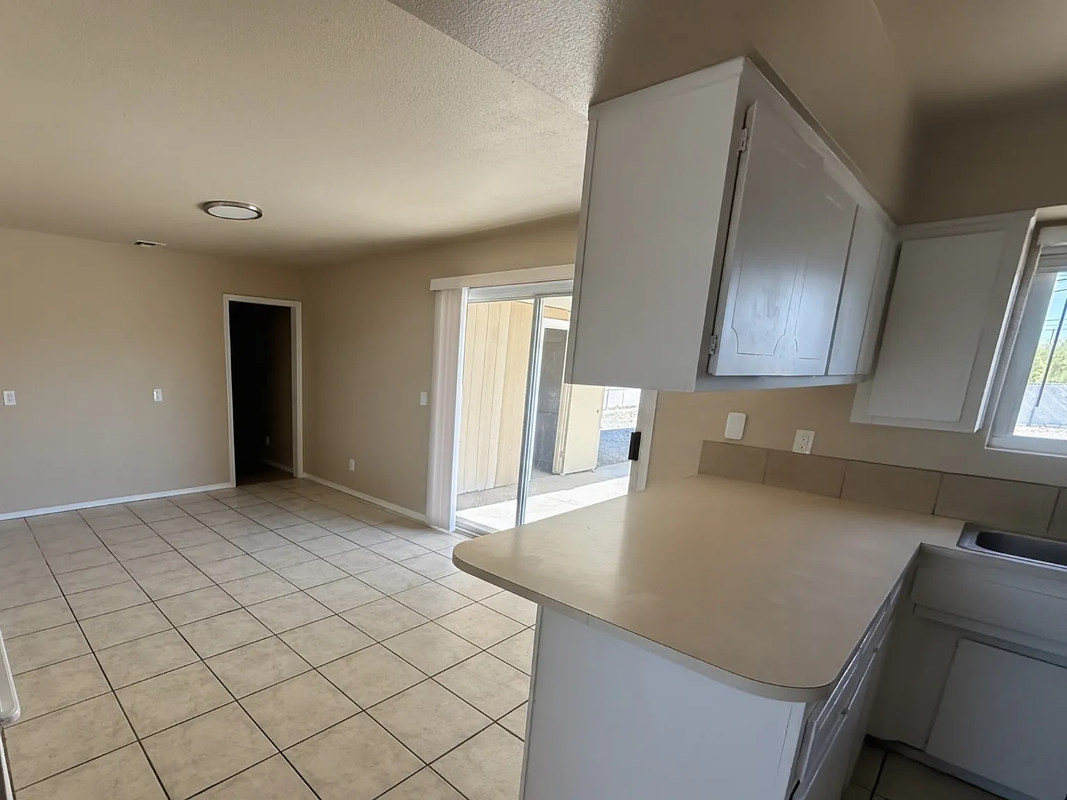 3 bed, 1326 sqft, $1,350 — Photo 4