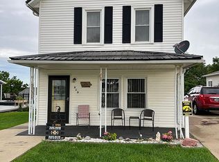 313 E 1st Ave, Cascade, IA 52033