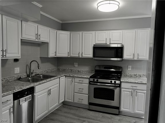 2nd image of 4013 Hopkins Rd