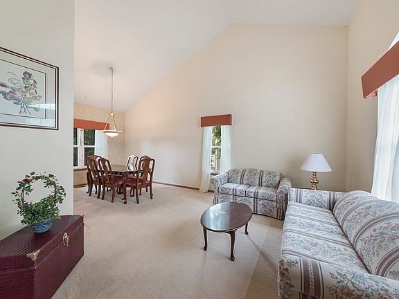 3rd image of 413 Juniper Dr