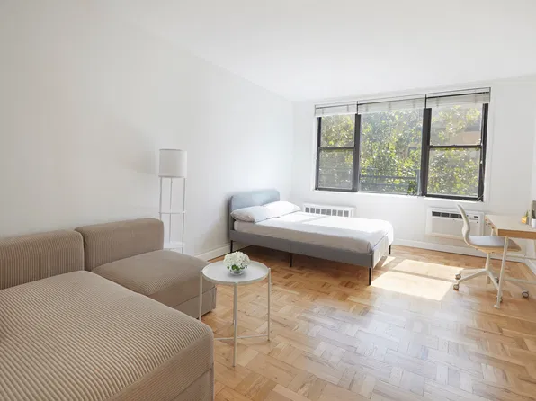 321 East 71st Street image 1 of 7