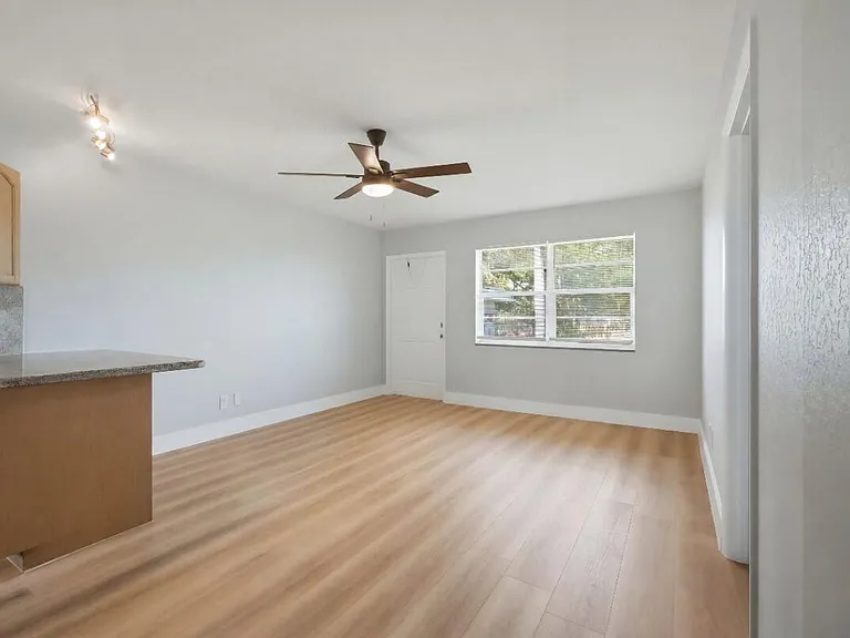 6191 SW 37th St #210 — Photo 7