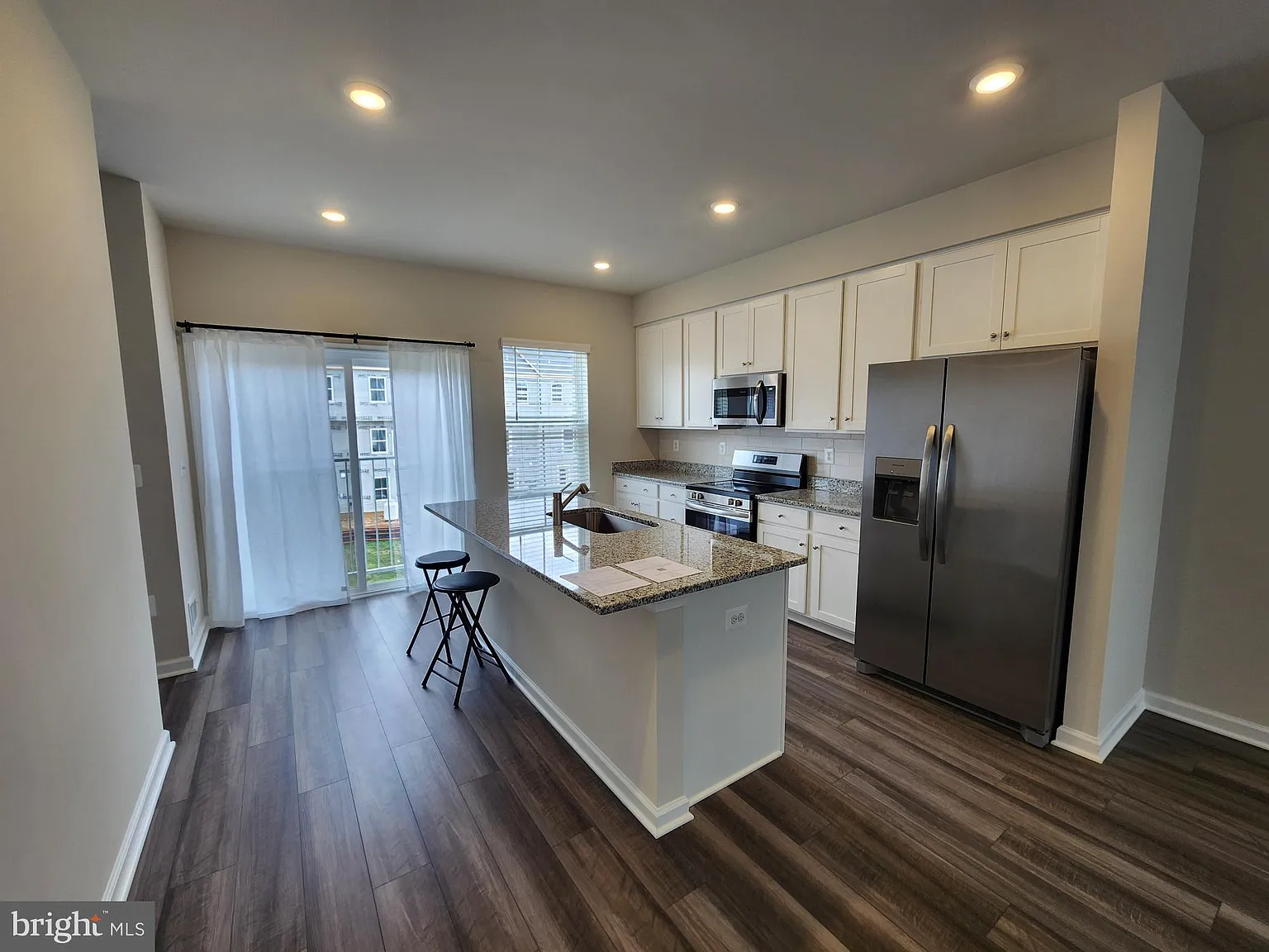 3 bed, 2.5 bath, 1708 sqft, $1,895 — Photo 4