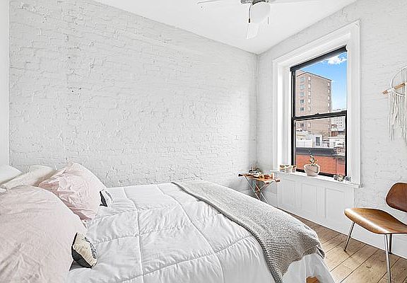 5th image of 224 E 11th St APT 24