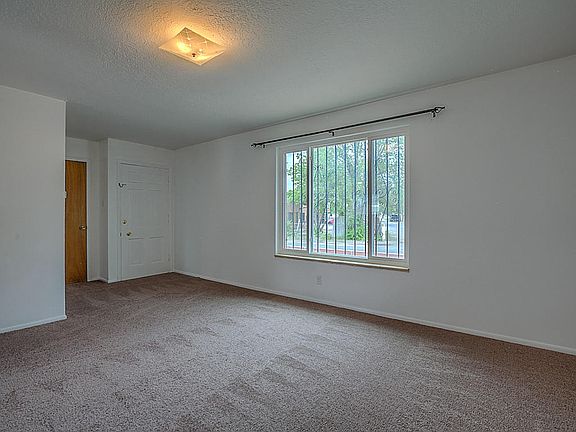5th image of 711 La Vega Ct SW