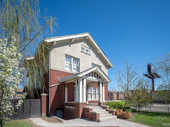 3rd image of 22 Edison St