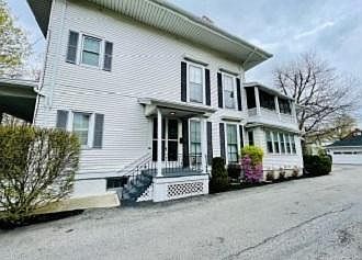 Side of house / Driveway