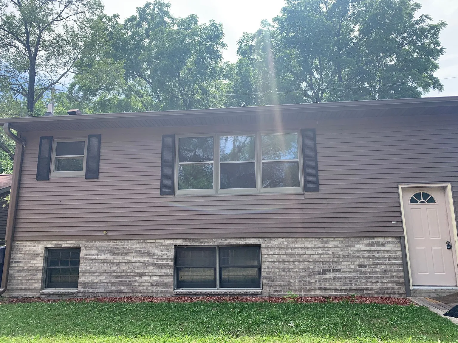 1229 - 1231 Elgin Ave. — Photo 1
