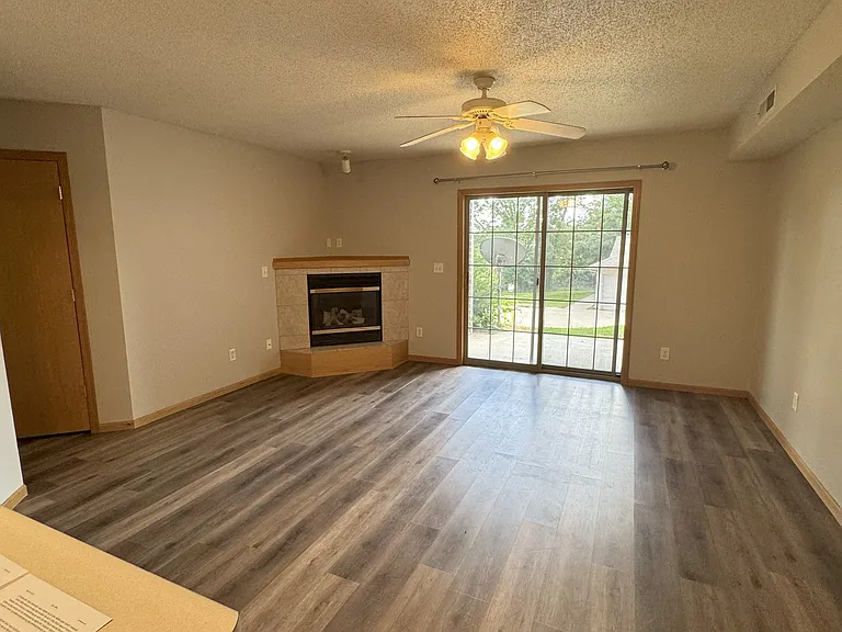 Livingroom with Gas fireplace