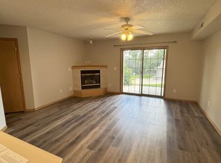 2878 Coral Ct, Coralville, IA 52241