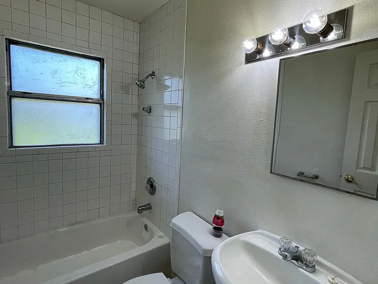 16 Court Dr #12 — Photo 5