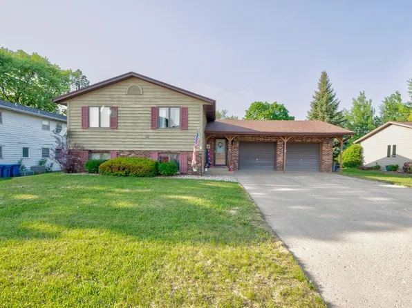 418 27th St, Spirit Lake, IA 51360