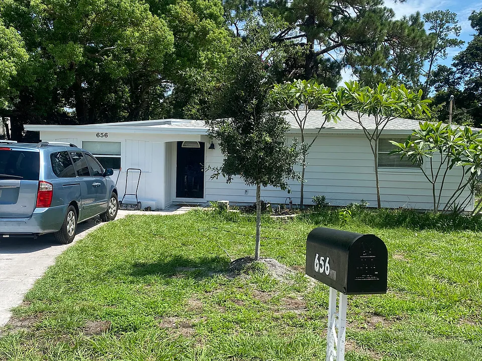 656 Dexter Dr