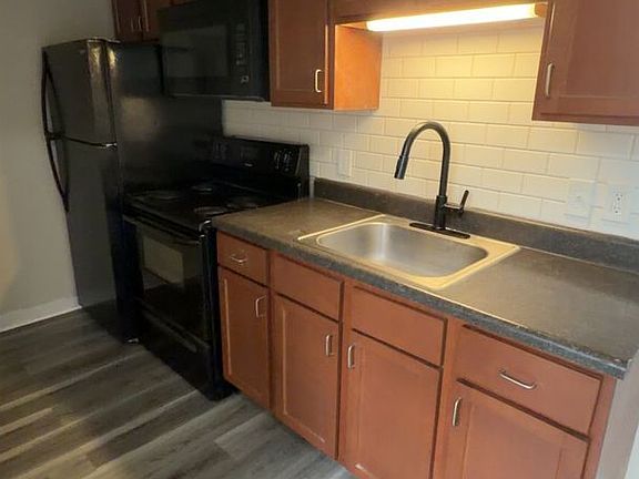 4th image of 3548 S Grand Blvd #220