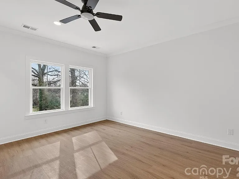 212 Lander St — Photo 10