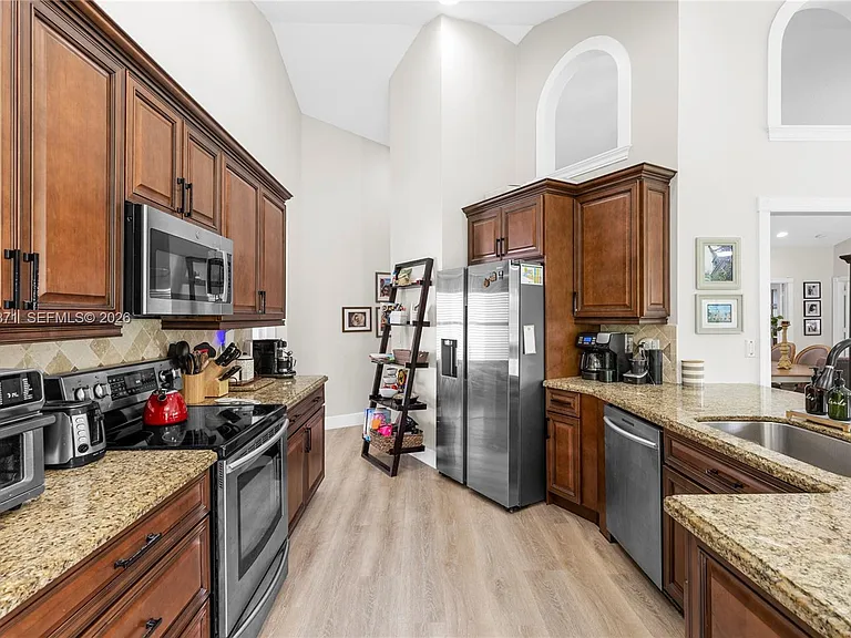 10900 NW 18th Ct — Photo 12