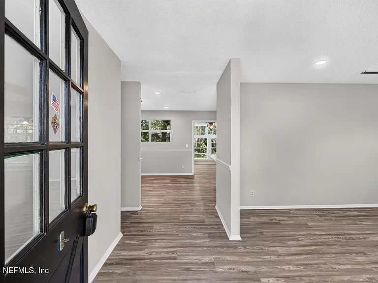 417 S Pine Ave — Photo 5
