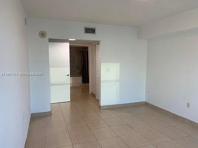 31 SE 5th St #5 — Photo 22