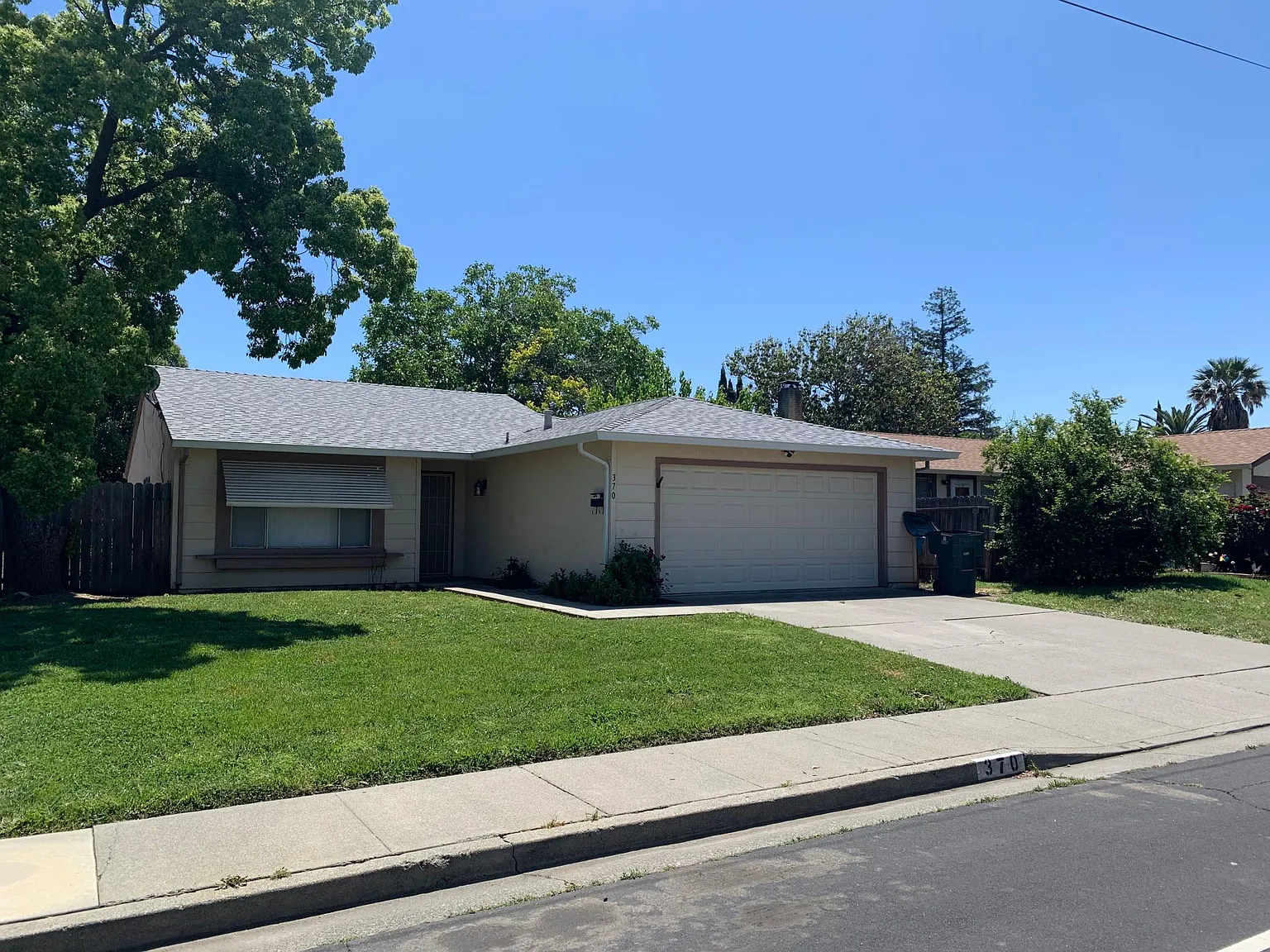 370 Yellowstone Dr photo 1