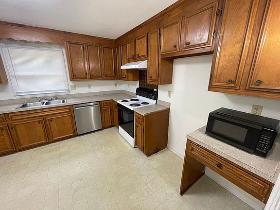 5th image of 408 Sunset Dr