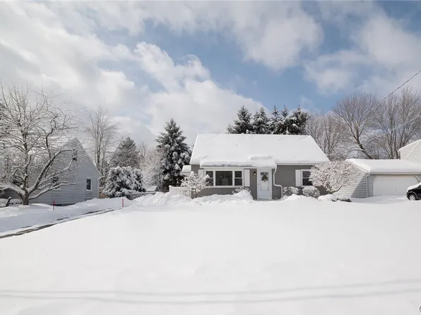 108 Bramley Dr, Camillus, NY 13031