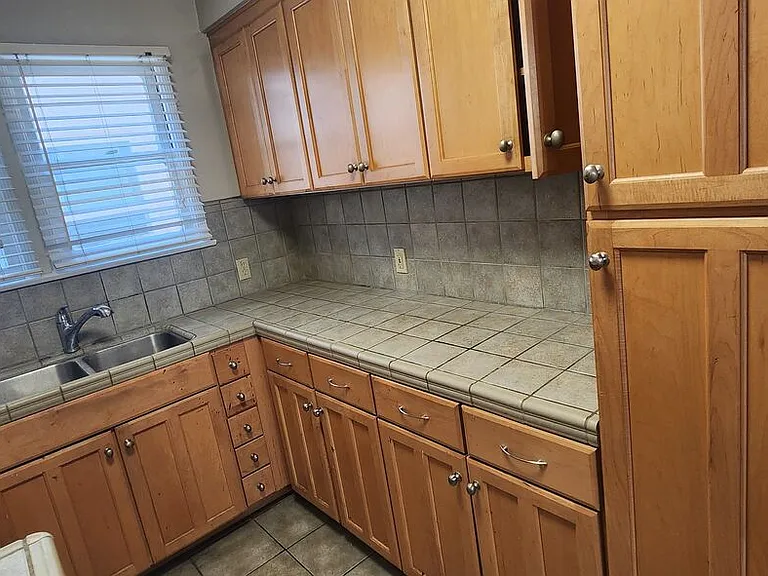 1338 S Dunsmuir Ave — Photo 15