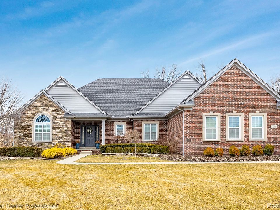 1st image of 23672 Stoneleigh Dr