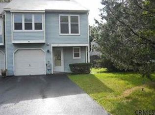 25 Carriage Rd, Clifton Park, NY 12065