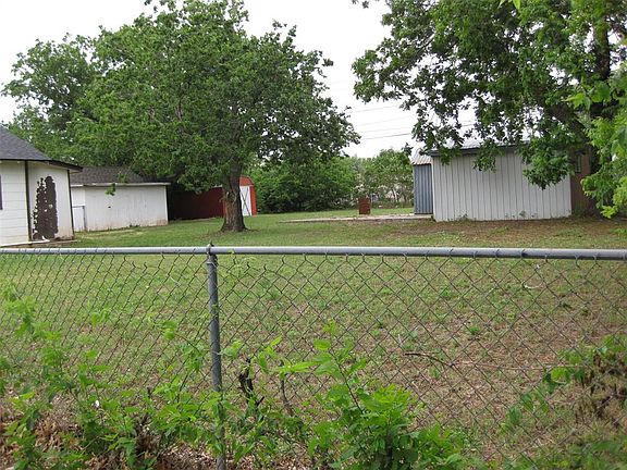 4th image of 610 NW 95th St