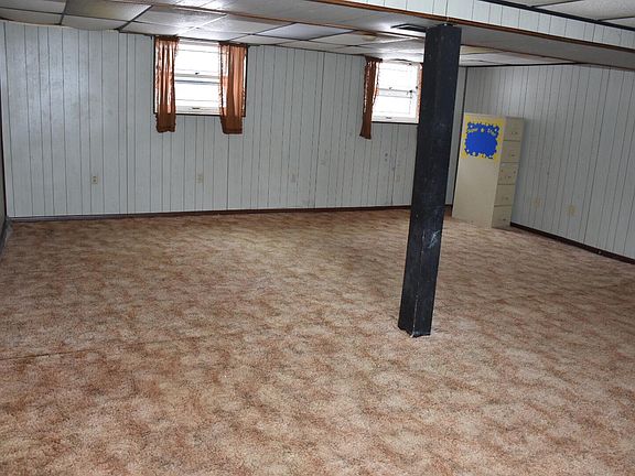 2nd image of 7039 Lowell Dr