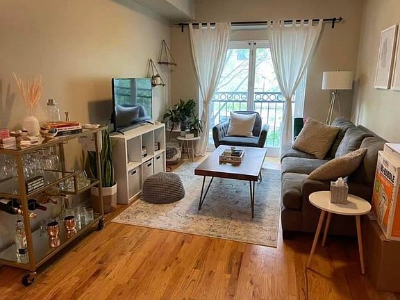 2nd image of 1240 N Wood St #2